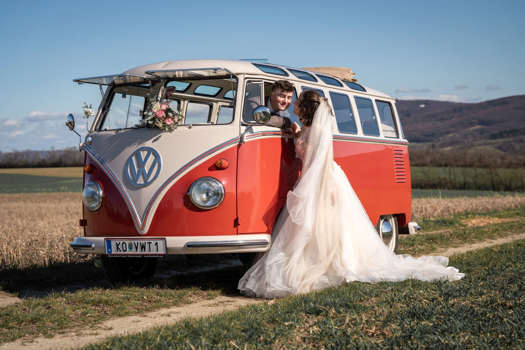 Hochzeitsauto: VW Käfer 1949 Brezelkäfer von Book a Bulli.com