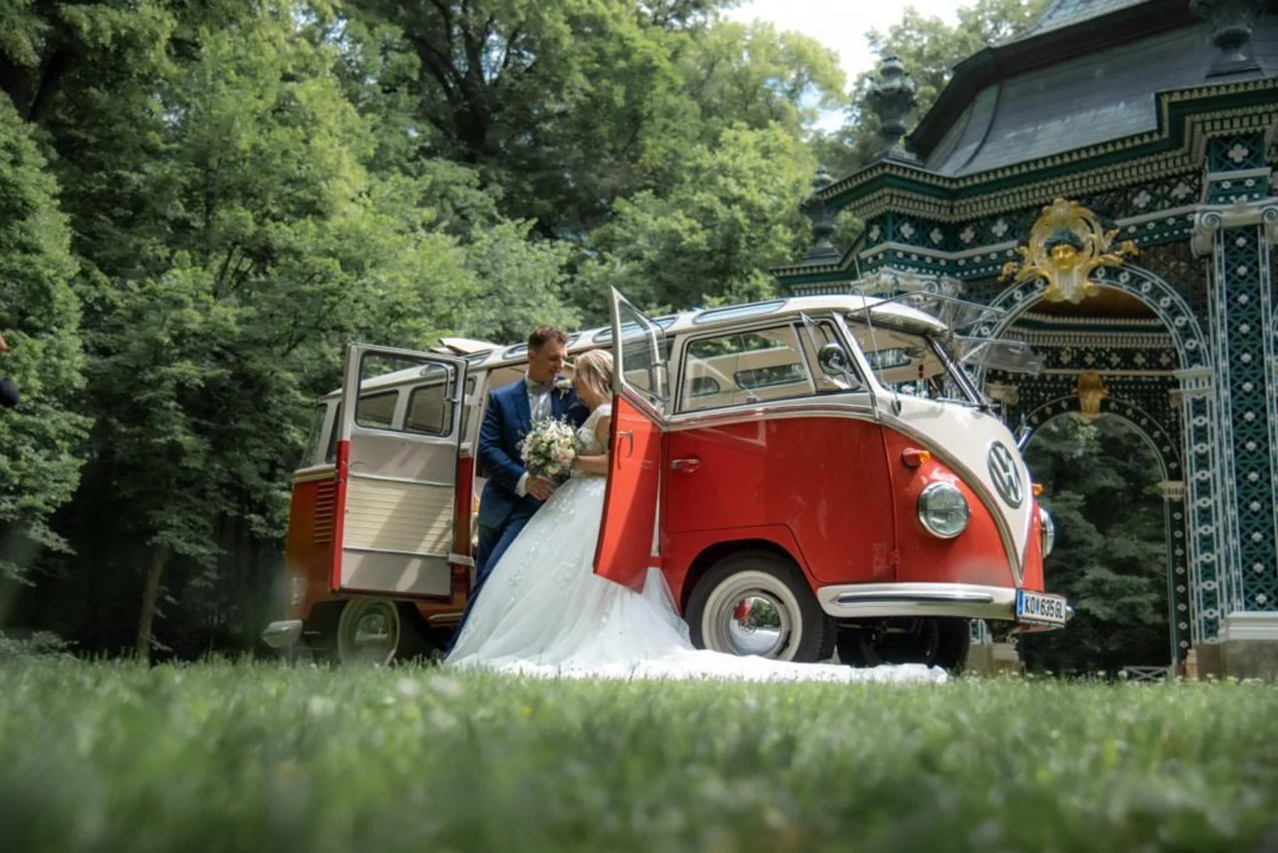 Hochzeitsauto: VW Käfer 1949 Brezelkäfer von Book a Bulli.com