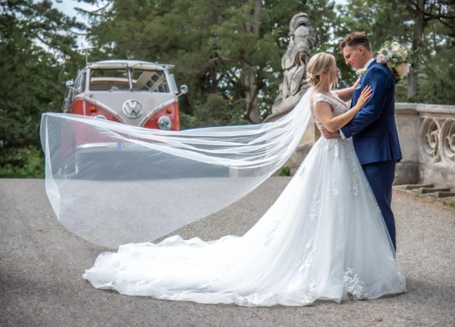 Hochzeitsauto: VW Käfer 1949 Brezelkäfer von Book a Bulli.com