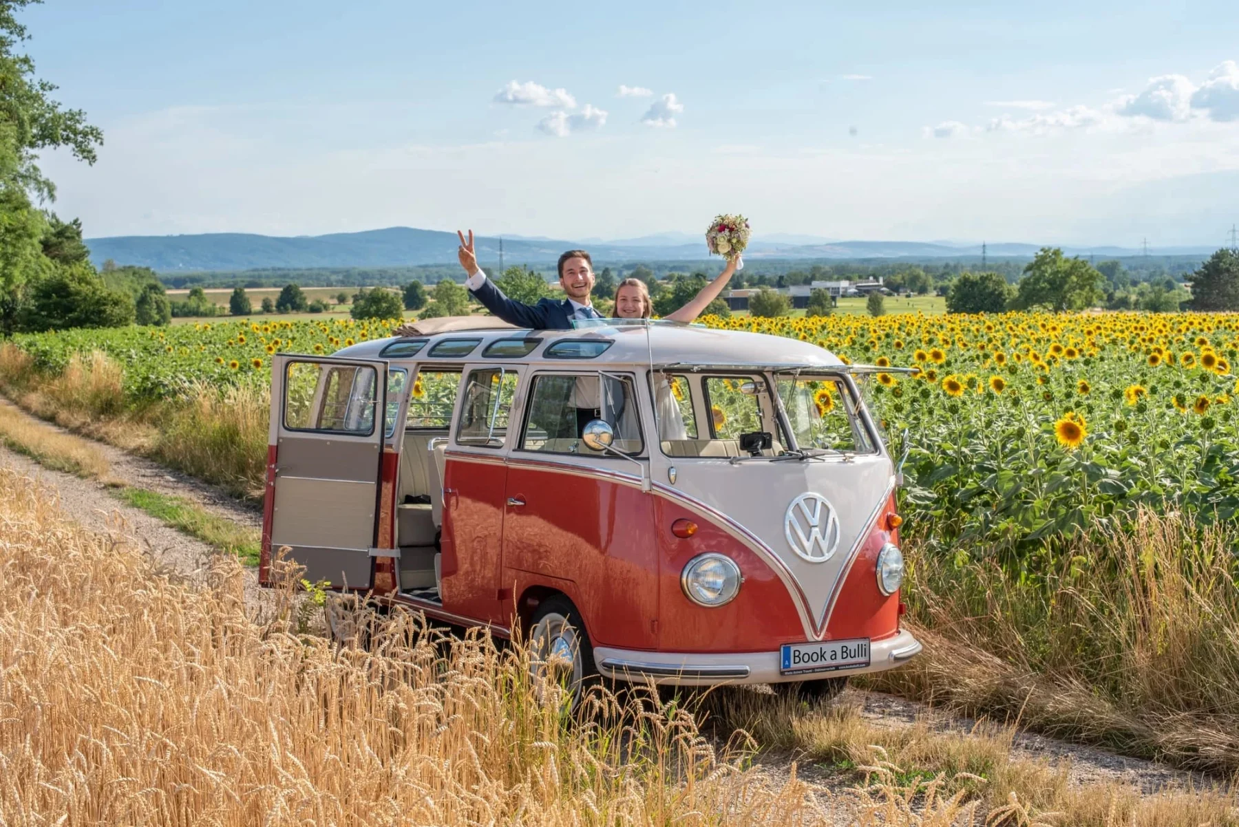 Hochzeitsauto: VW Käfer 1949 Brezelkäfer von Book a Bulli.com
