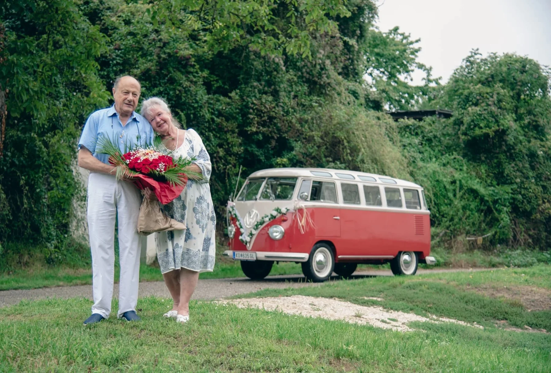 Hochzeitsauto: VW Käfer 1949 Brezelkäfer von Book a Bulli.com