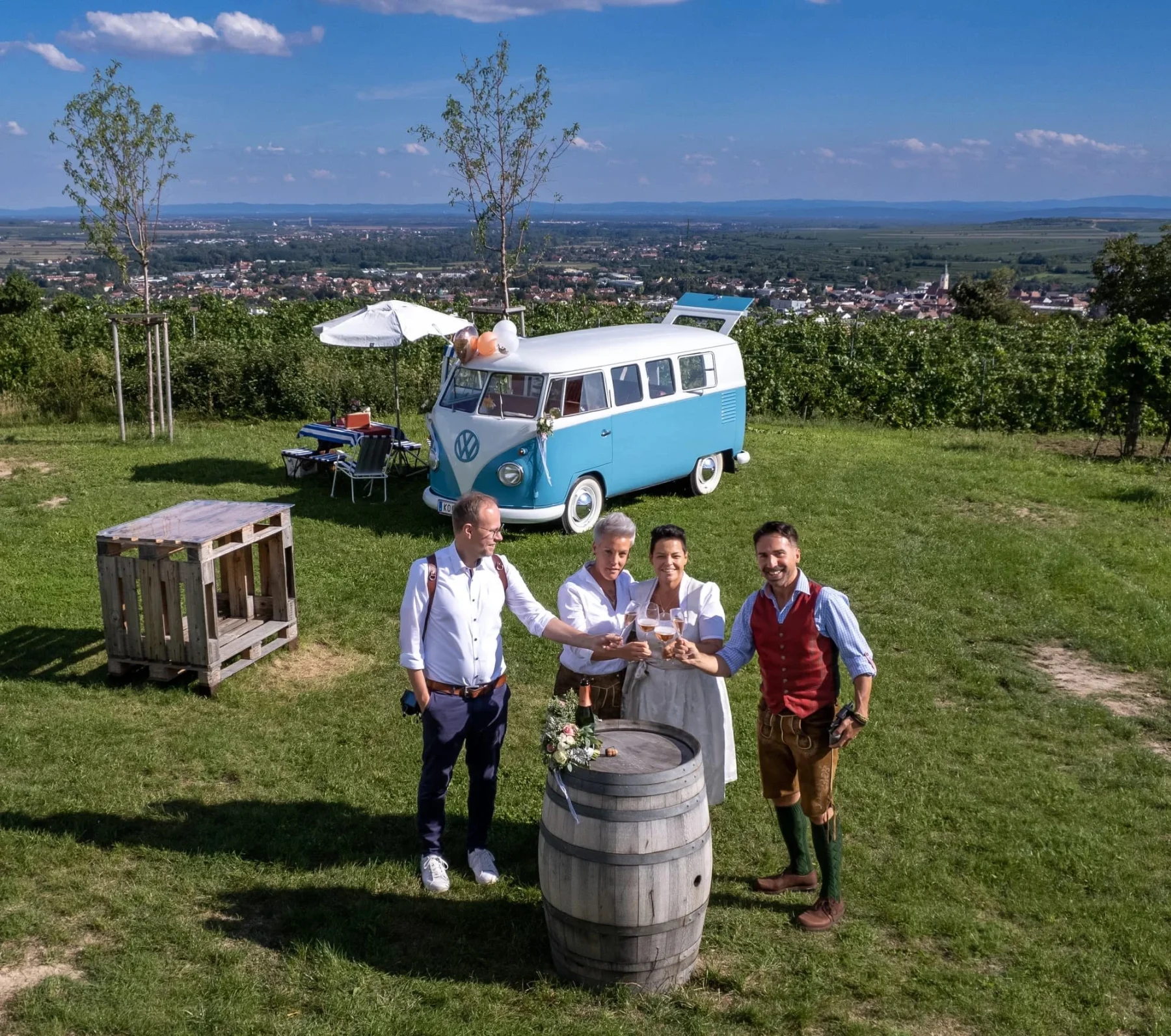 Hochzeitsauto: VW Käfer 1949 Brezelkäfer von Book a Bulli.com