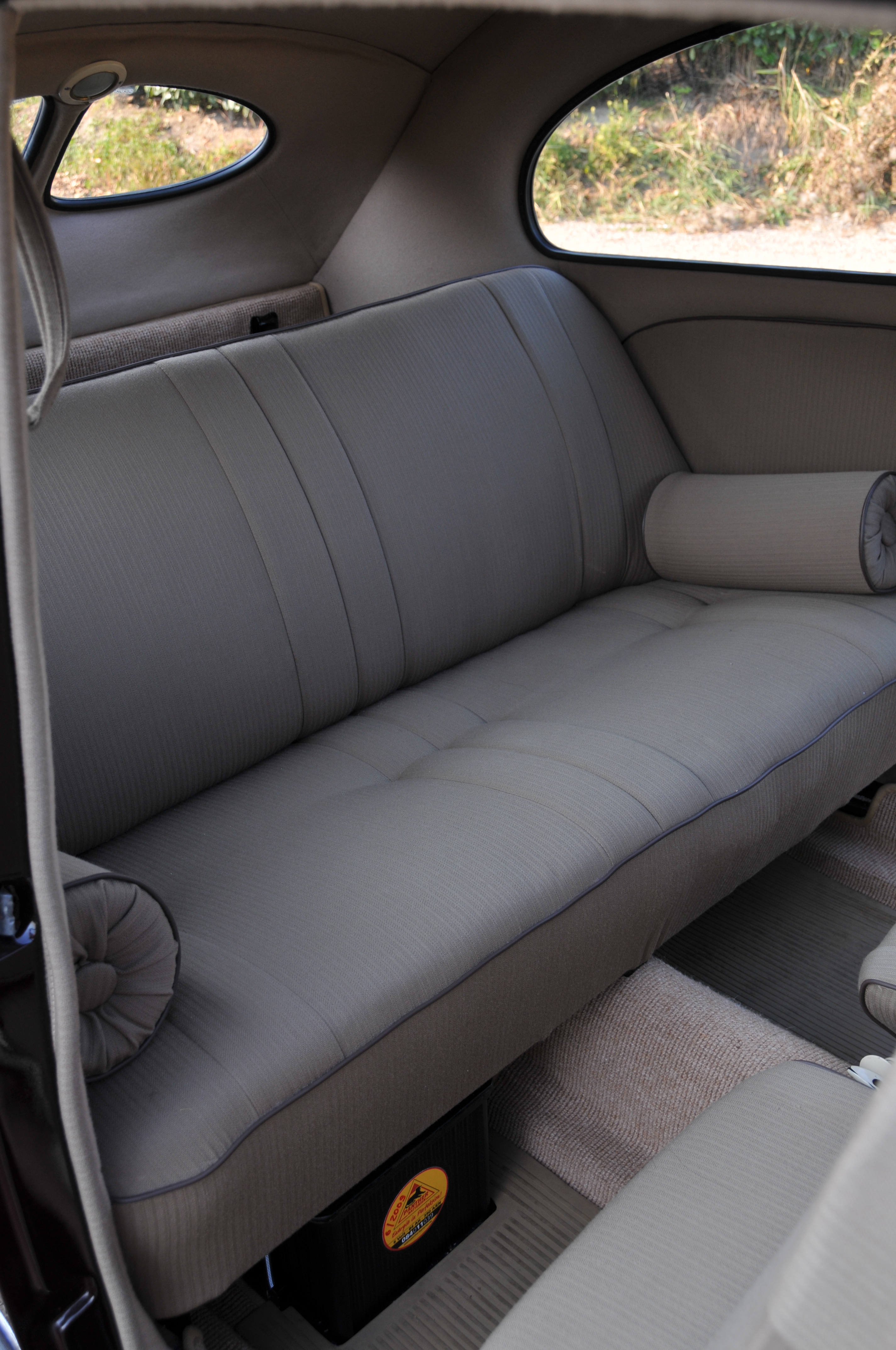 Hochzeitsauto: VW Käfer 1949 Brezelkäfer von Book a Bulli.com